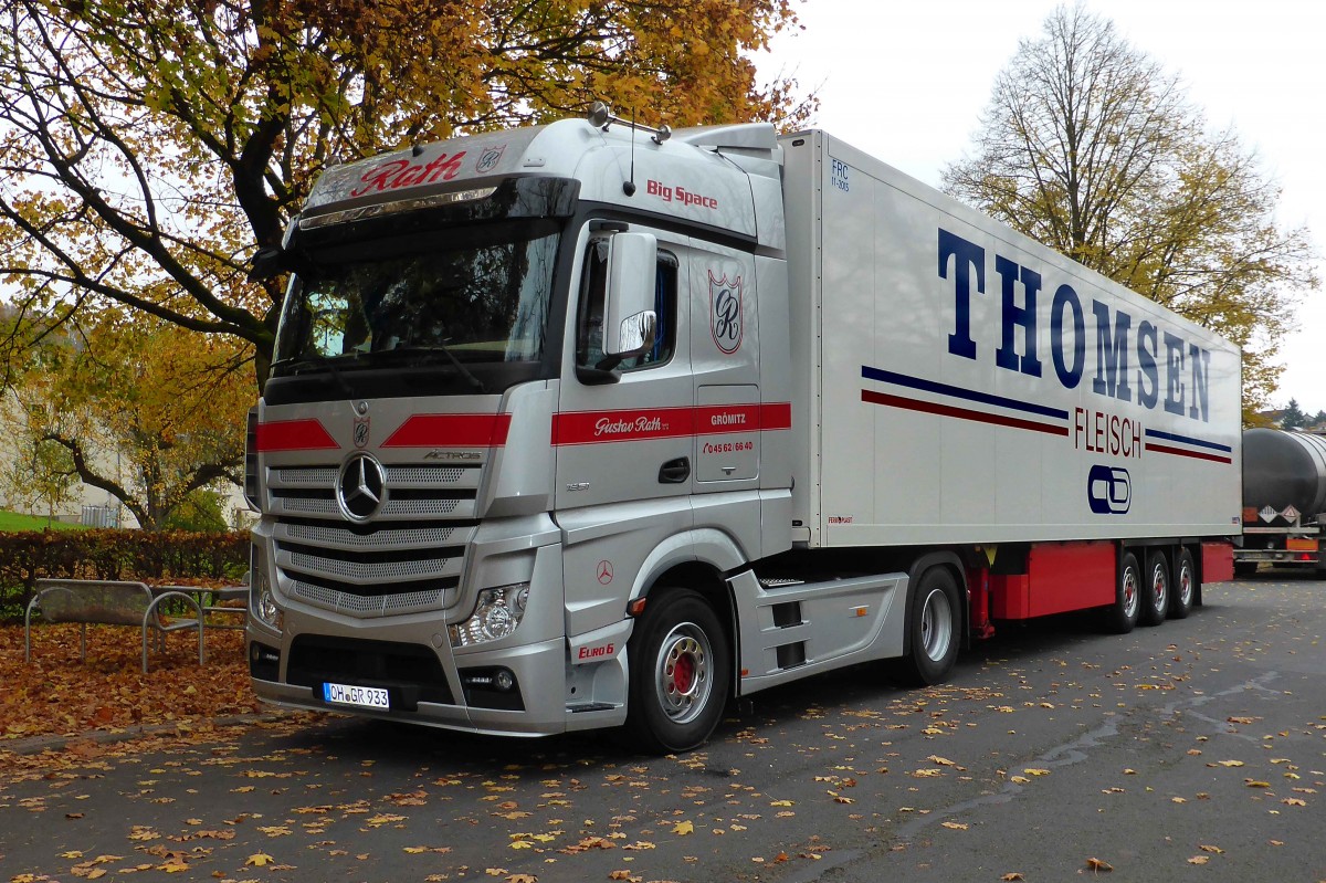 MB Actros 1851 der Spedition RATH steht mit Sattelauflieger auf einem Parkplatz bei Burghaun. Dem netten Fahrer liebe Grüße und allzeit GUTE FAHRT. November 2014