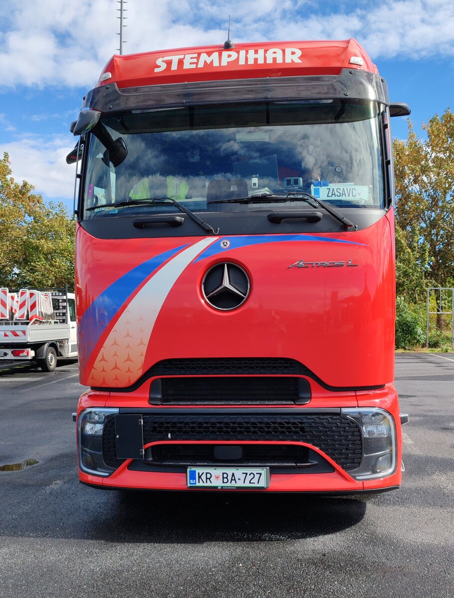 =MB Actros L der Spedition STEMPIHAR rastet im August 2026 auf dem Rasthof Werneck