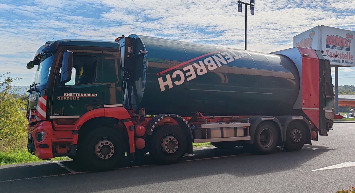 =MB Actros-M�llfahrzeug der Firma KNETENBRECH & GURDULIC steht im September 2026 in Petersberg