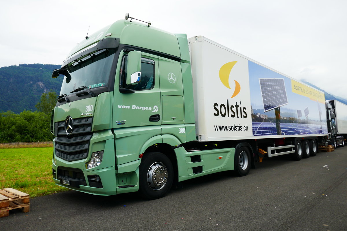 MB Actros Sattelzug von Bergen am 26.6.16 beim Trucker Festival Interlaken.