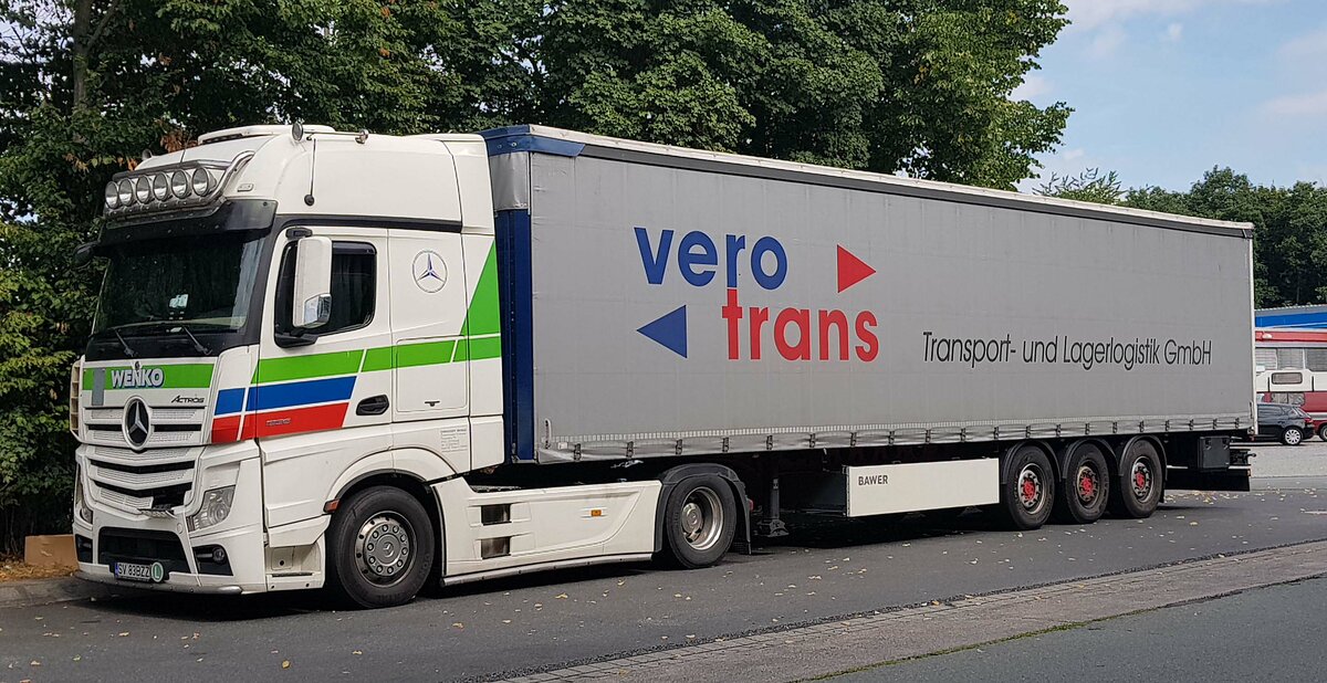 =MB Actros-Sattelzug der WENKO-WENSELAR GmbH mit einem Auflieger von VERO-Trans aus Österreich, 07-2022