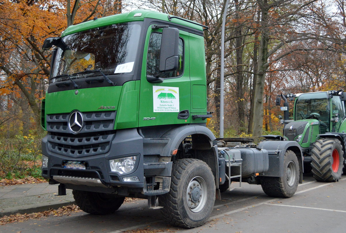 MB AROCS 2043 Zugmaschine am 26.11.19 Berlin Mitte. 
