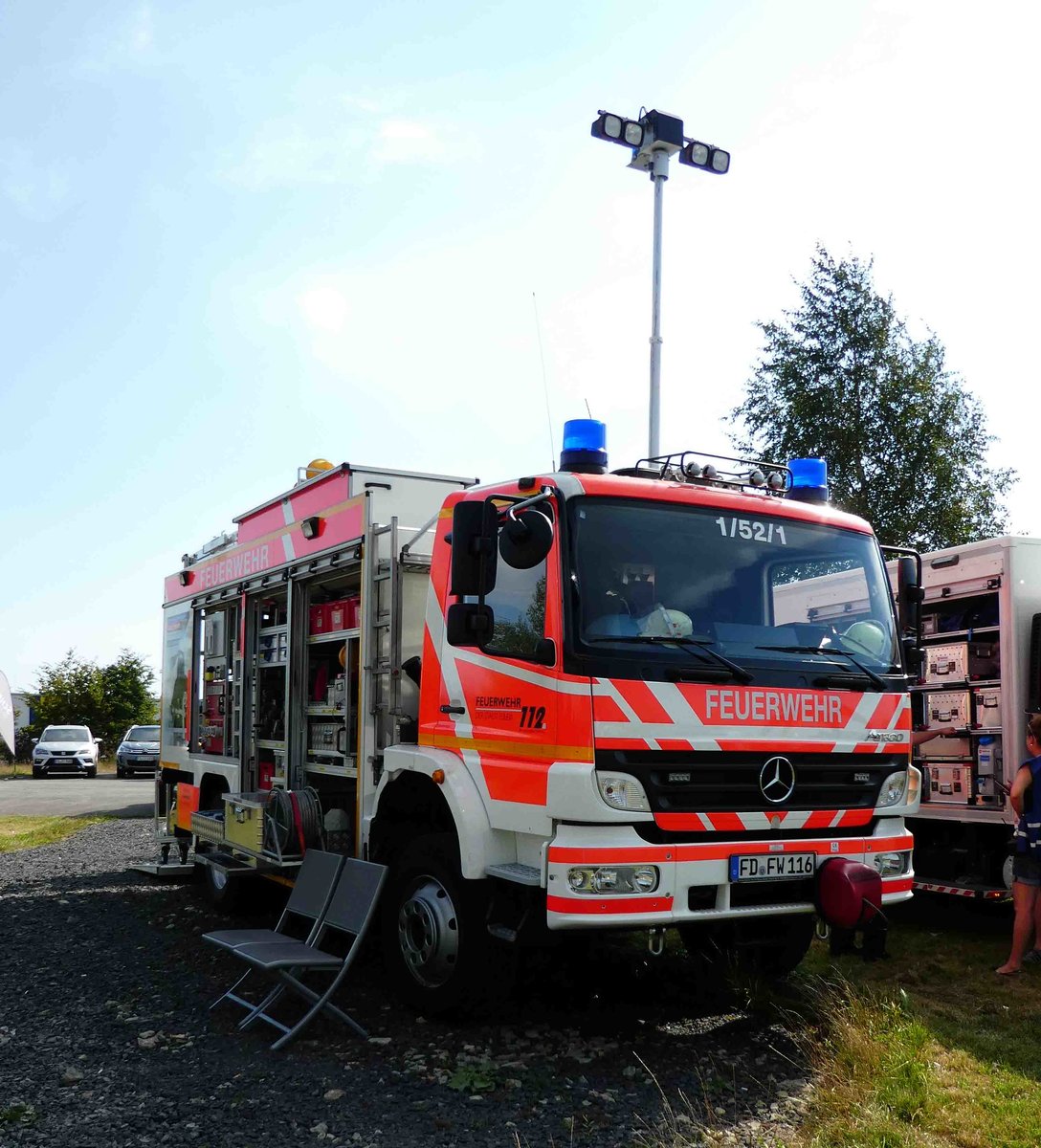 =MB Atego als Feuerwehrfahrzeug steht beim Fuldaer Autotag 2016