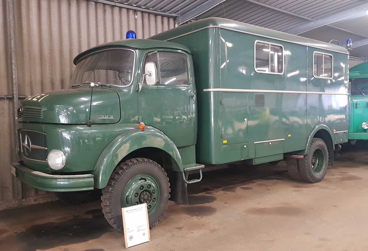 =MB LA 323 mit Sonderaufbau, ausgestellt im Polizei-Oldtimer-Museum Marburg, Oktober 2023