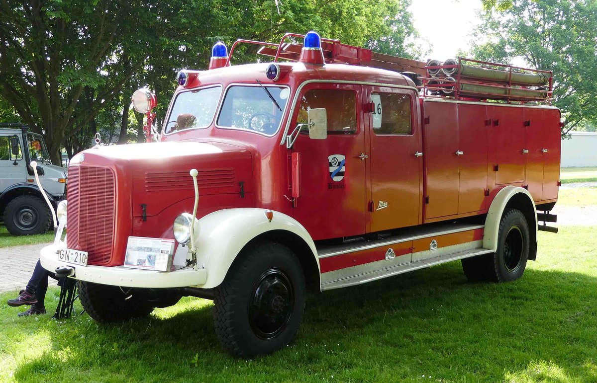 =MB Löschfahrzeug der Feuerwehr Birstein, konnte bei der Gemeinschaftsveranstaltung von DRK Fulda und dem Feuerwehrmuseum Fulda bewundert werden. Die zweitägige Veranstaltung  Roter Sommer  erinnert an die Bedeutung der vielen Hilfsorganisationen. Mai 2018