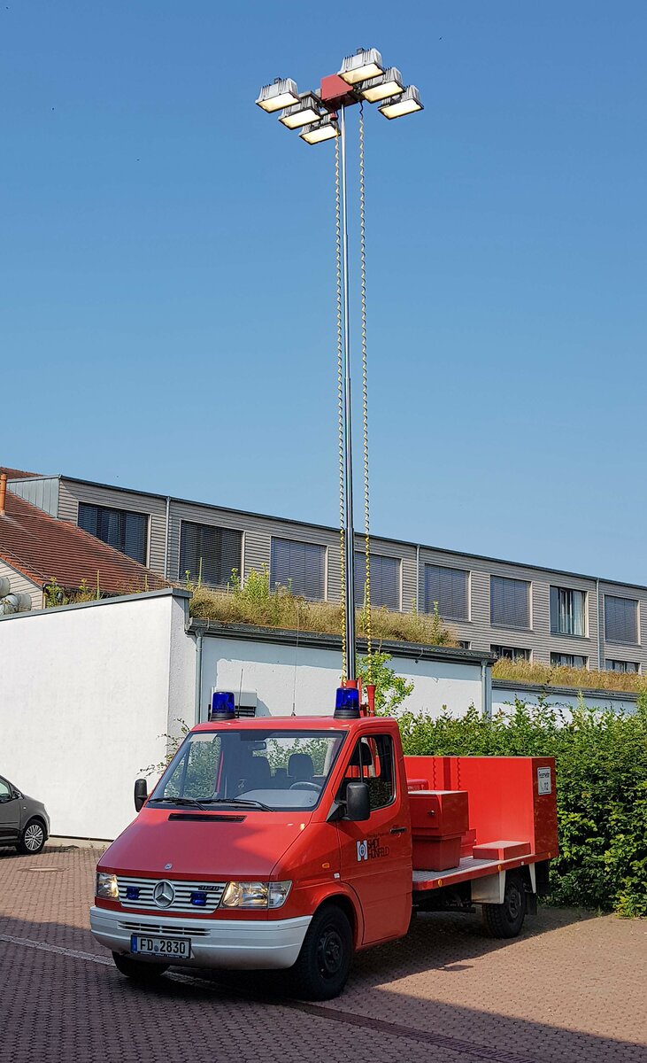 =MB Sprinter als Lichtmastfahrzeug der Feuerwehr Hünfeld bei der turnusmäßigen Fahrzeugüberprüfung, 07-2021