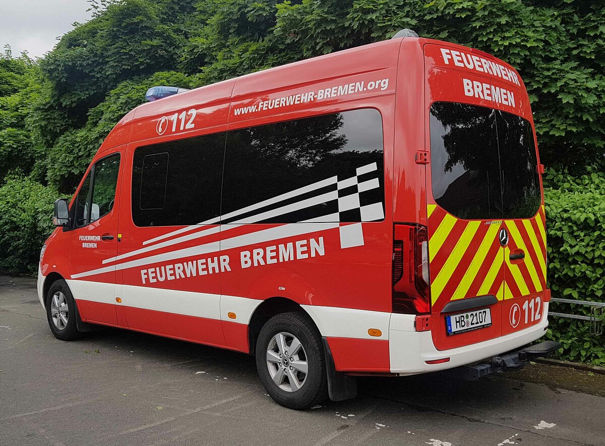 =MB Sprinter als MTW der Feuerwehr BREMEN steht anl. vom Internationalen Jugendfeuerwehr-Wettbewerb 2022 in 36100 Petersberg, Mai 2022