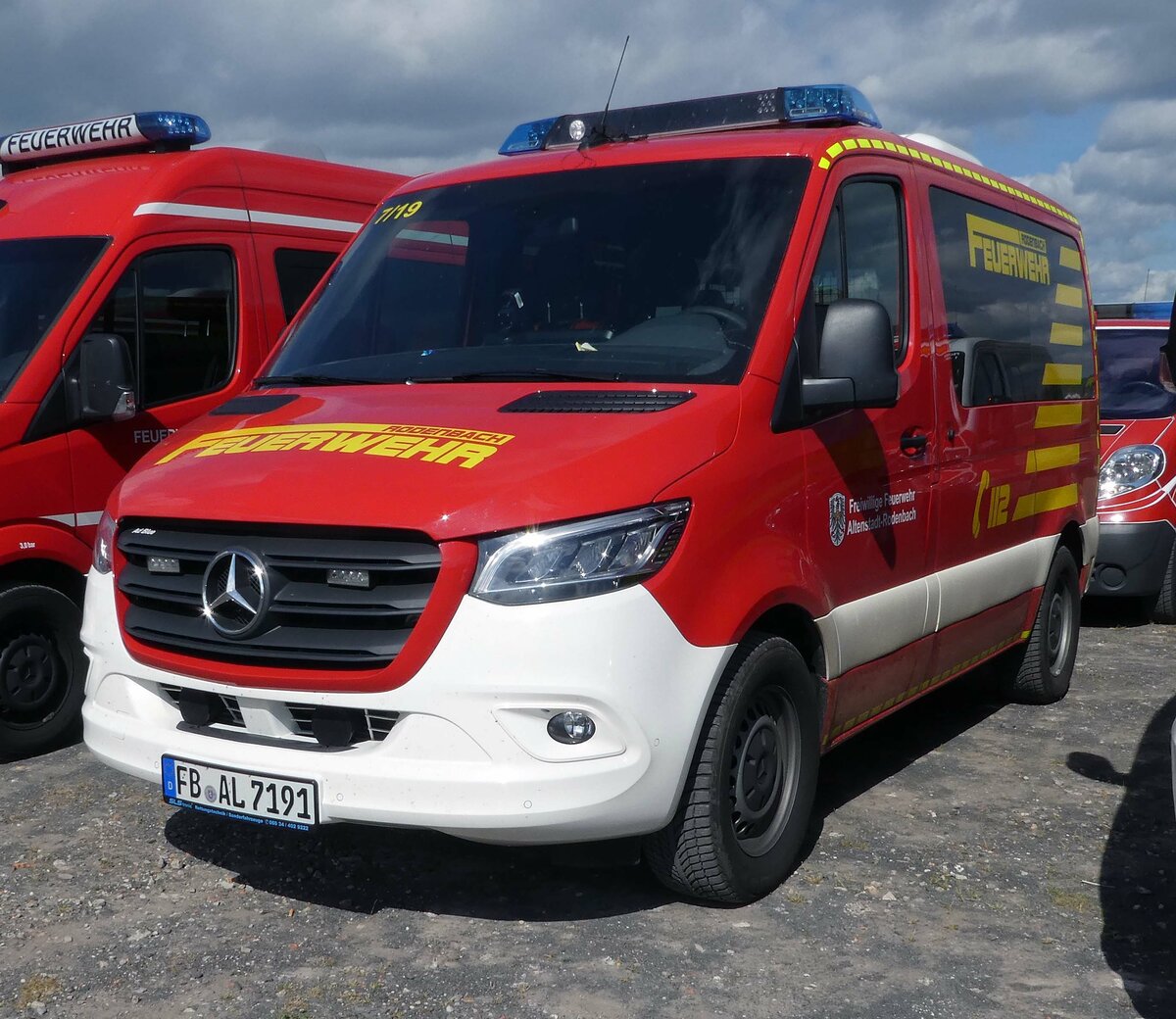 =MB Sprinter als MTW der Feuerwehr ALTENSTADT-RODENBACH steht auf dem Parkplatz der RettMobil im Mai 2022