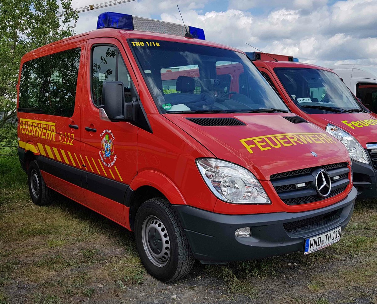 =MB Sprinter als MTW der Feuerwehren des Landkreises ST. WENDEL, gesehen auf dem Parkplatzgelände der RettMobil 2022 in Fulda, 05-2022