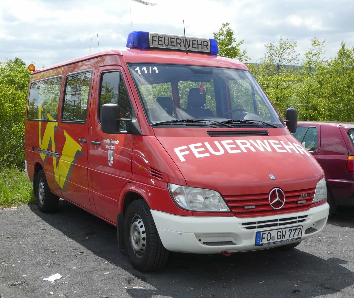=MB Sprinter als MZF der Feuerwehr WEILERSBACH, abgestellt auf dem Besucherparkplatz der Rettmobil 2019 in Fulda, 05-2019