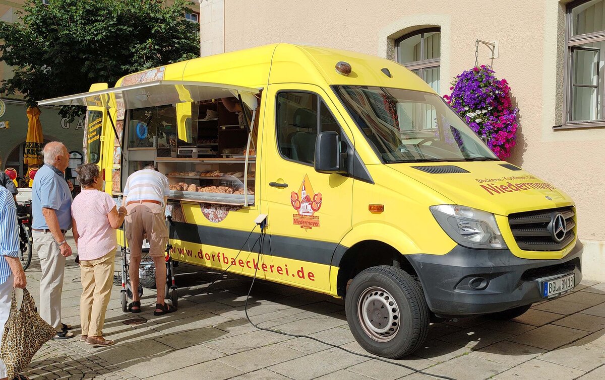 =MB Sprinter der B�ckerei NIEDERMAYER, gesehen auf Wochenmarkt in Bad Reichenhall, 08-2026