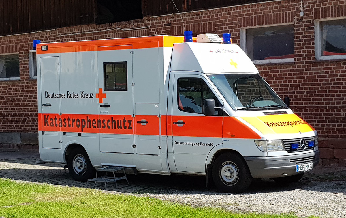 =MB Sprinter des DRK OV Bad Hersfeld, eingesetzt beim Tag der offenen Tür beim Landwirtschaftszentrum Eichhof im Juni 2019