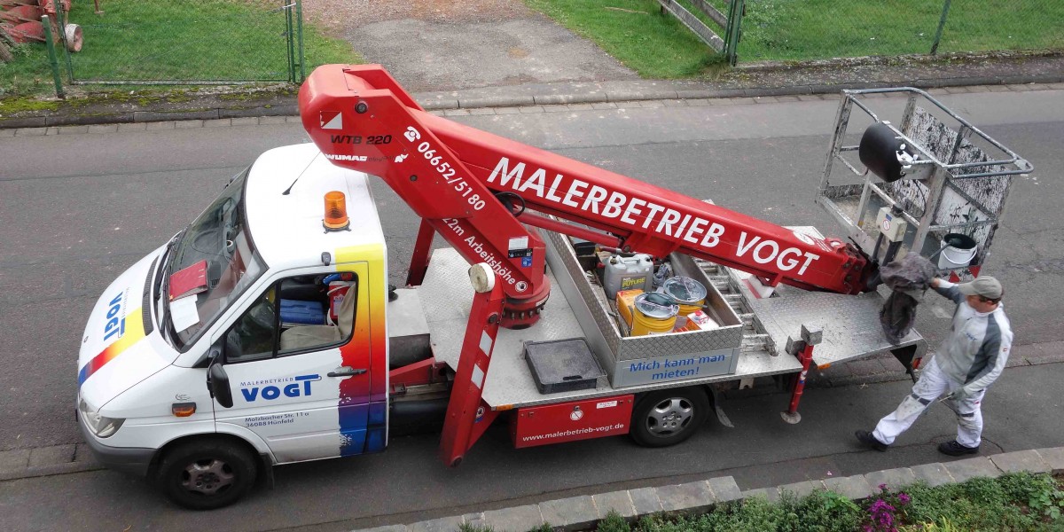 MB Sprinter des Malerbetriebs VOGT als Hubbühnenfahrzeug gesehen in 36100 Petersberg-Marbach im Oktober 2015