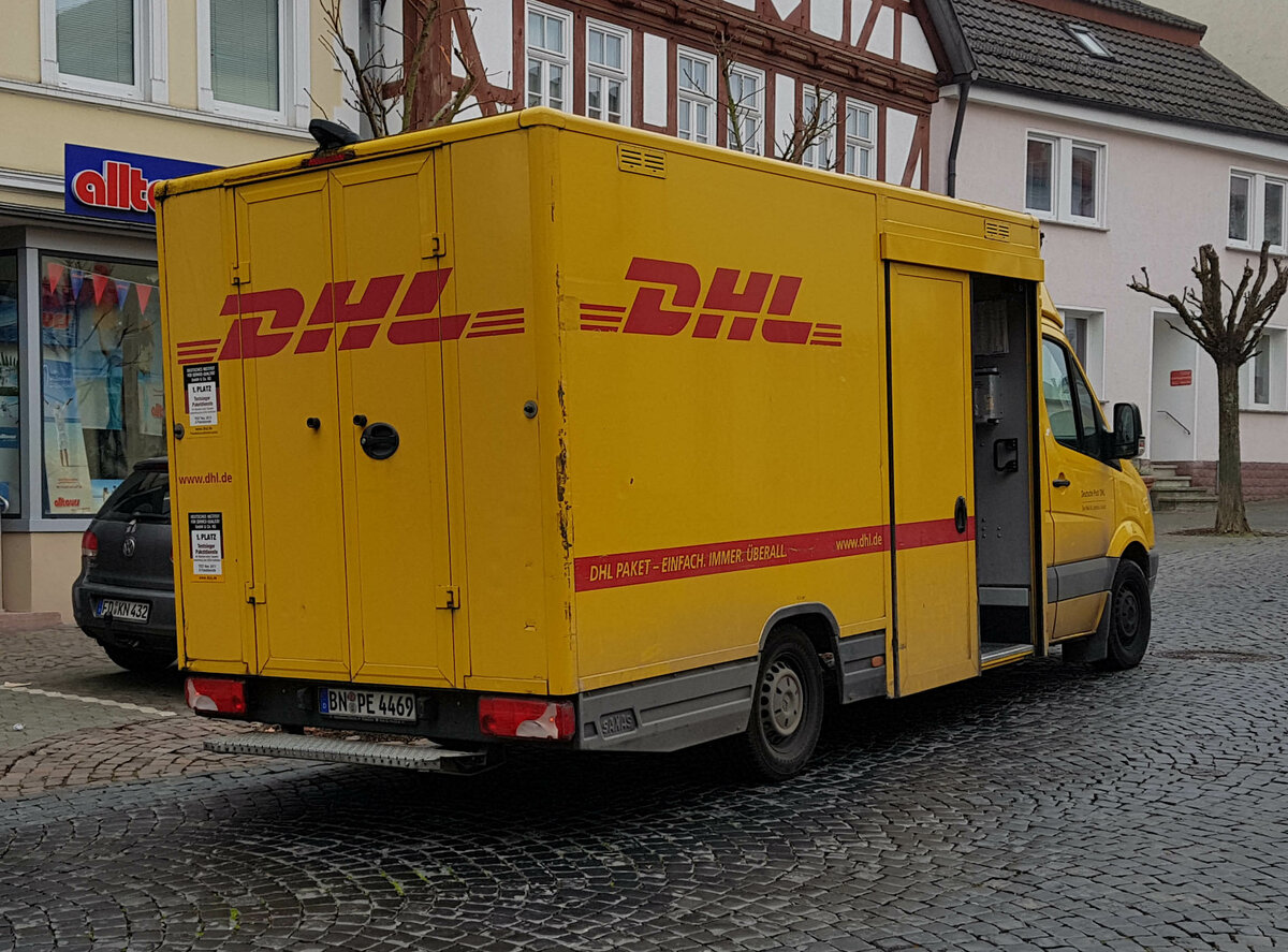 =MB Sprinter der DEUTSCHEN POST / DHL auf Zustelltour in Hünfeld, 11-2021