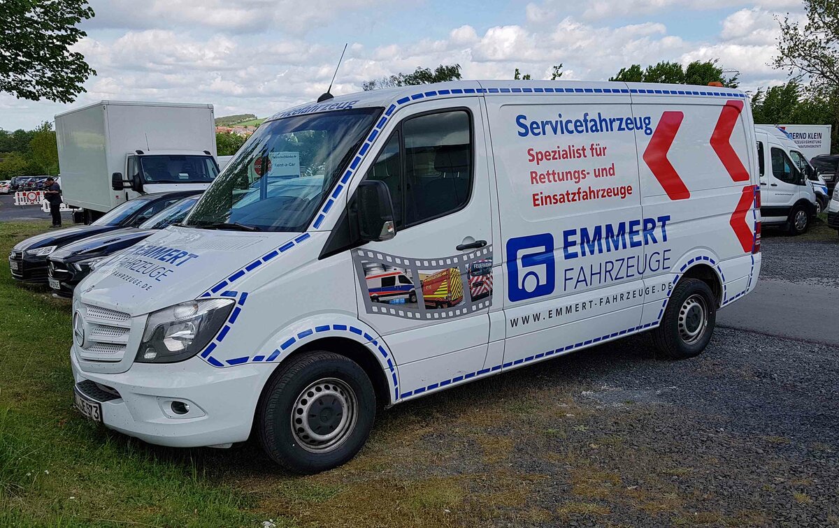 =MB Sprinter der Firma EMMERT steht auf dem Parkplatzgelände der RettMobil 2022 in Fulda, 05-2022