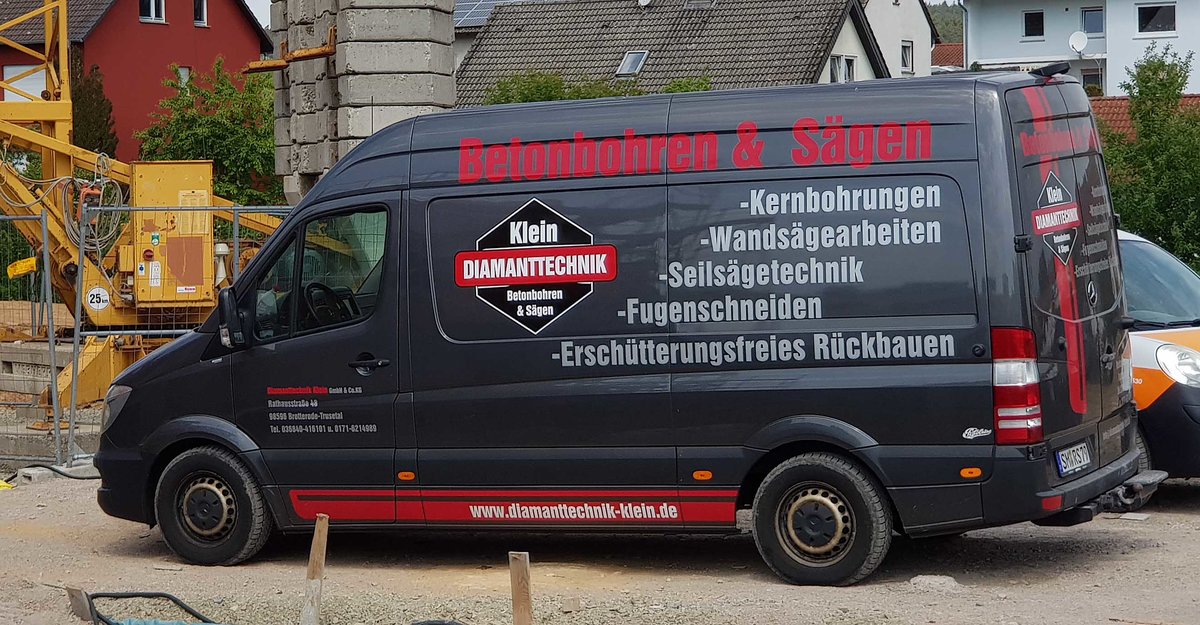 =MB Sprinter der Firma KLEIN steht im Juni 2020 auf einer Baustelle in Petersberg-Marbach