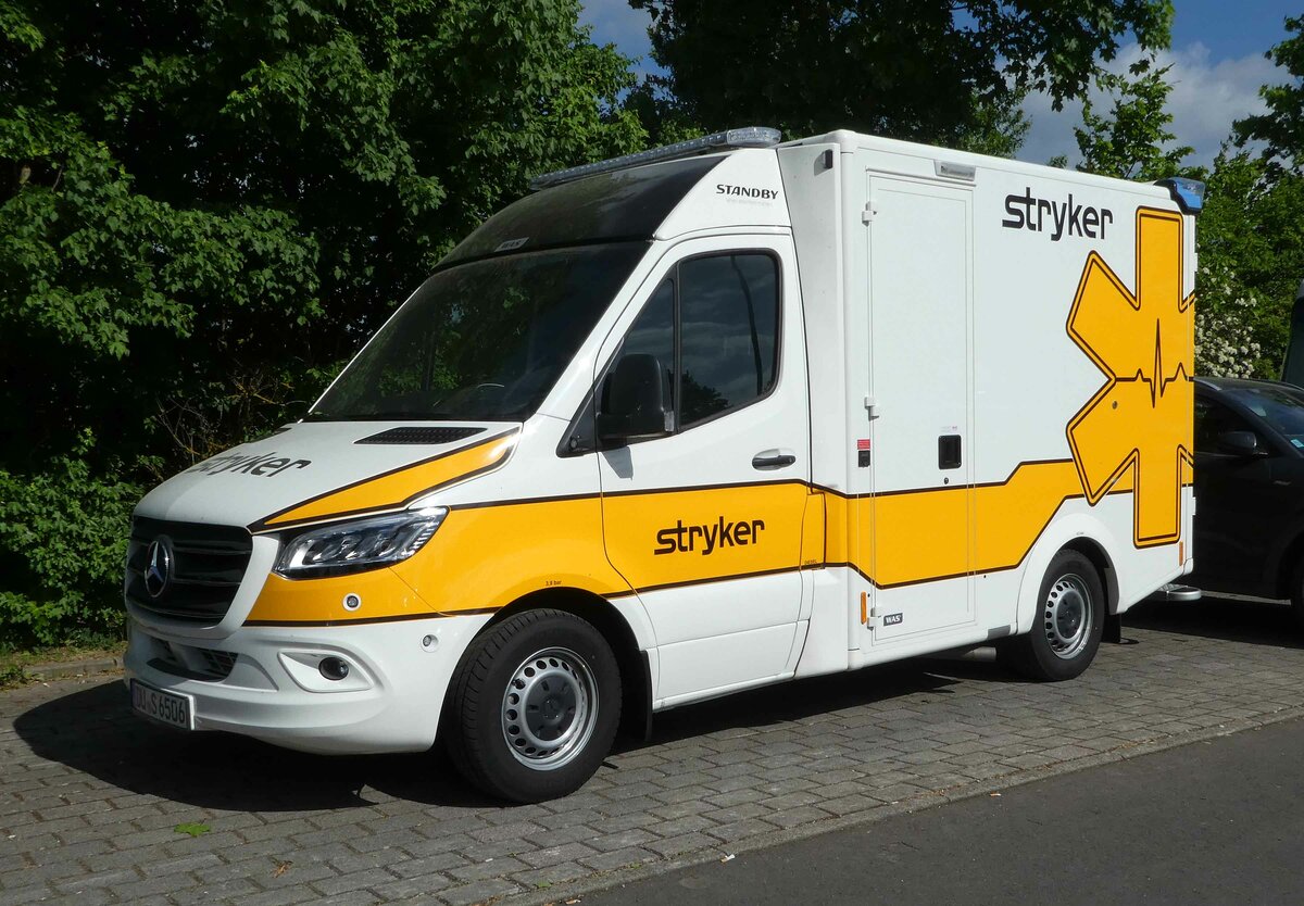 =MB Sprinter der Firma STRYKER, abgestellt auf dem Parkplatz der RettMobil im Mai 2022