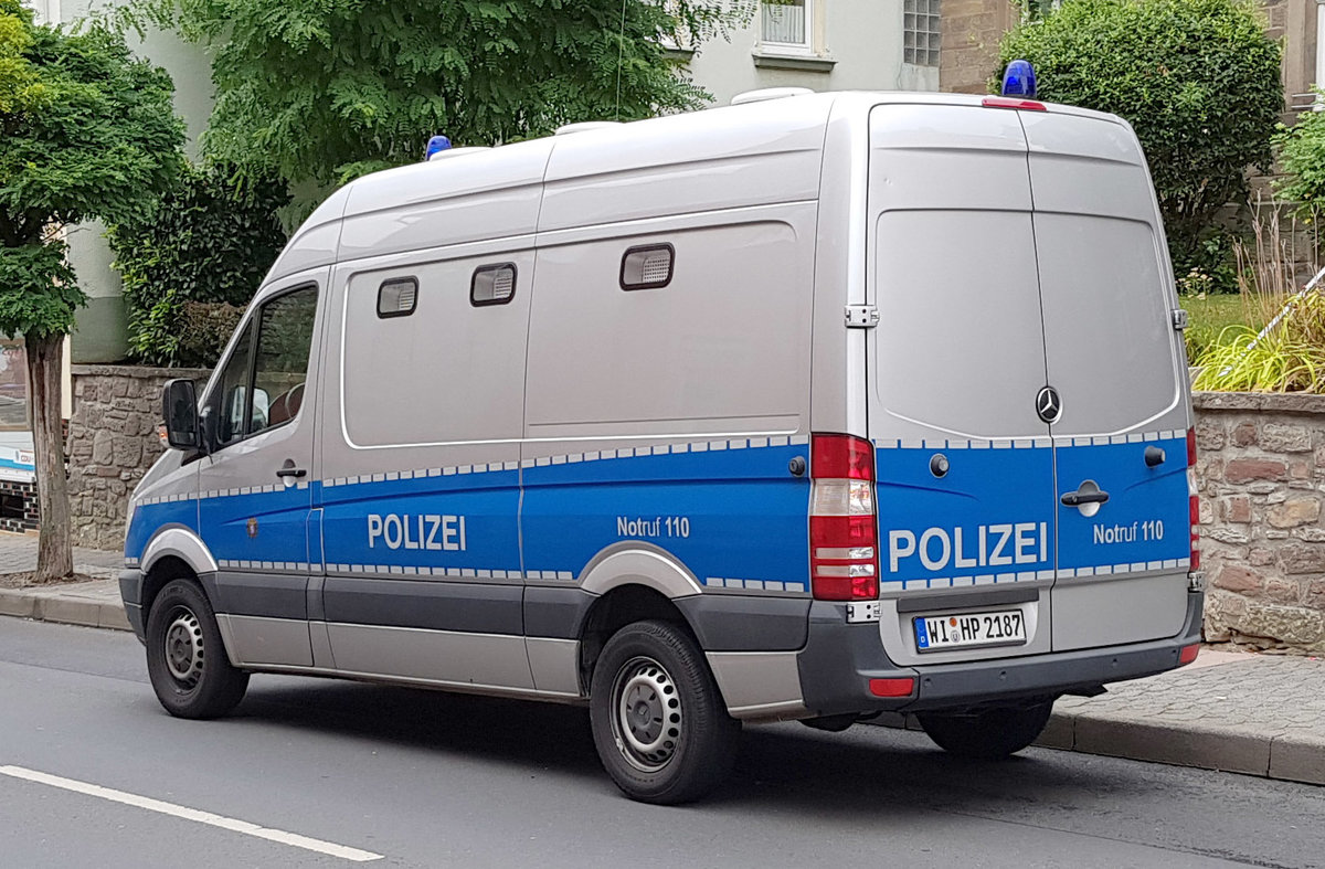 =MB Sprinter der LaPo Hessen steht vor dem Amtsgericht in Hünfeld, 08-2019