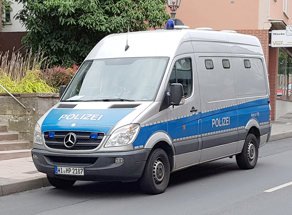 =MB Sprinter der LaPo Hessen steht vor dem Amtsgericht in Hünfeld, 08-2019