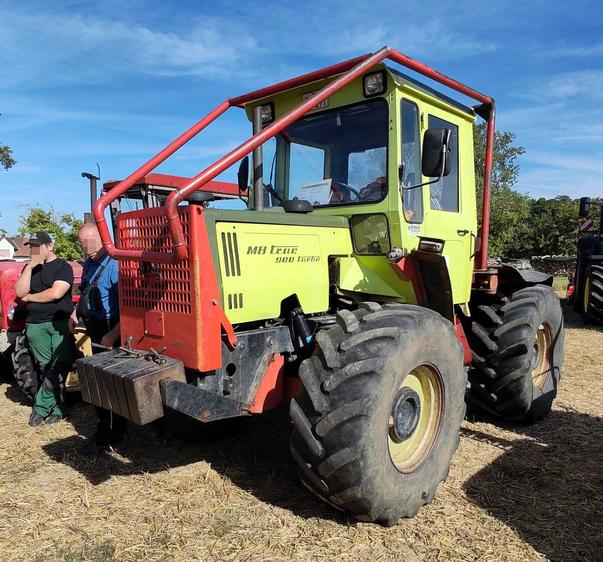 =MB Trac 900, präsentiert bei der Oldtimerausstellung der OLDTIMERFREUNDE OHMTAL in Dannenrod, 09-2025