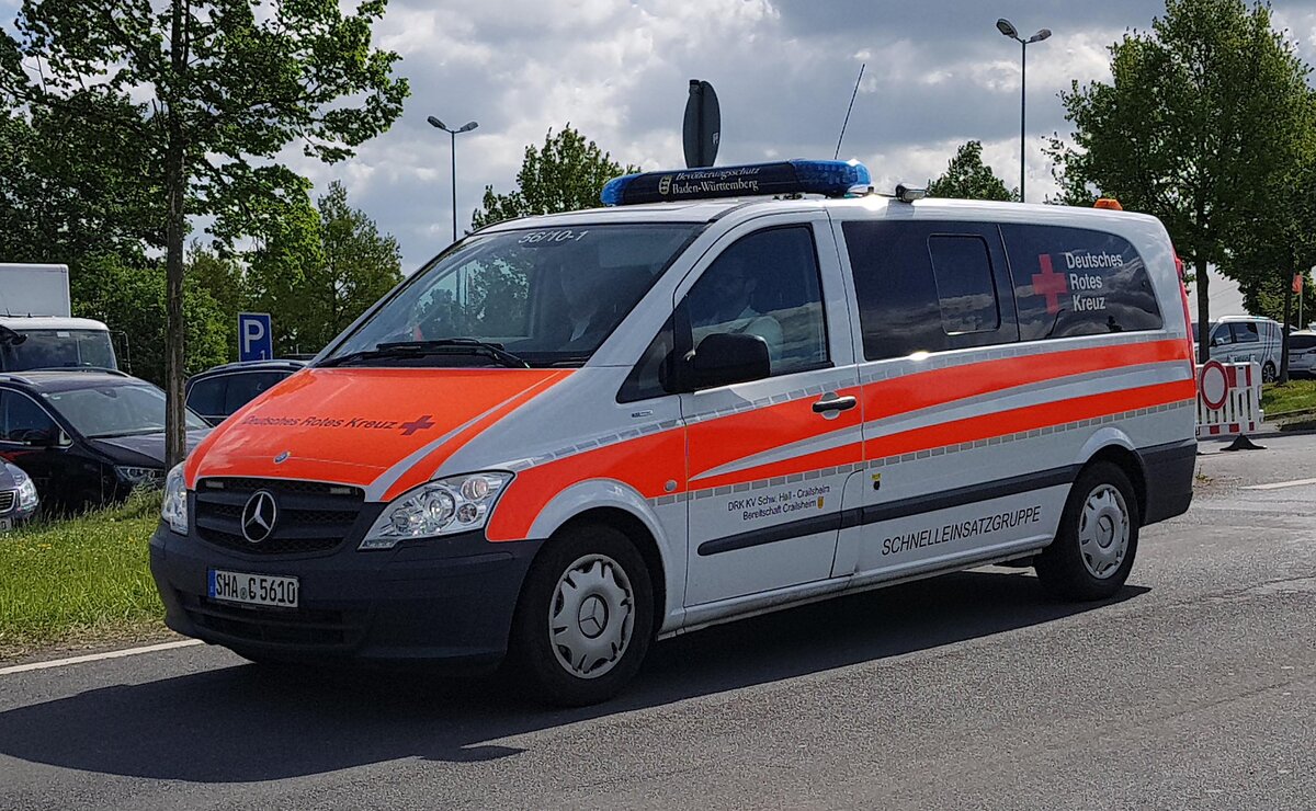 =MB Viano des DRK KV SCHW�BISCH HALL-CRAILSHEIM auf Parkplatzsuche bei der RettMobil, 05-2022