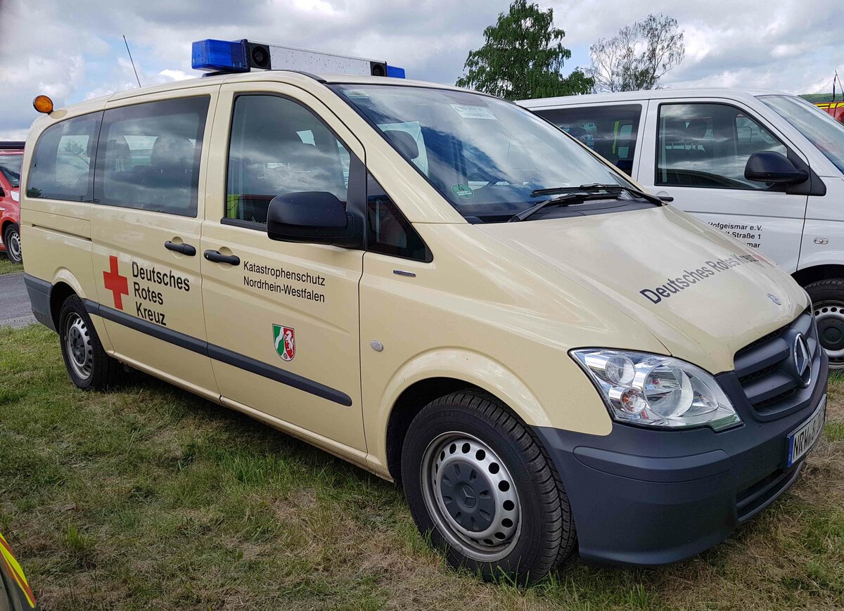 =MB Viano des DRK steht auf dem Parkplatzgel�nde der RettMobil 2022 in Fulda, 05-2022