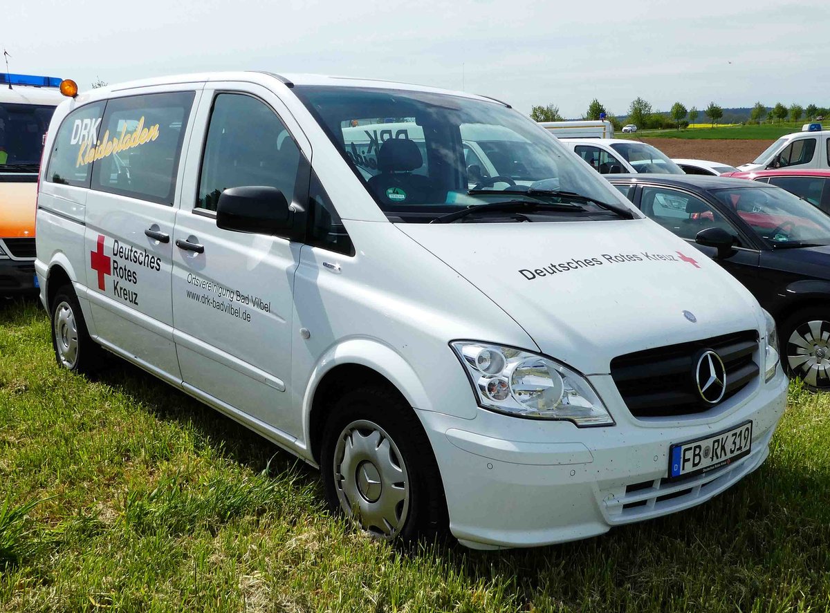 =MB Viano der DRK OV BAD VILBEL, gesehen auf dem Parkplatz der RettMobil Fulda, Mai 2017