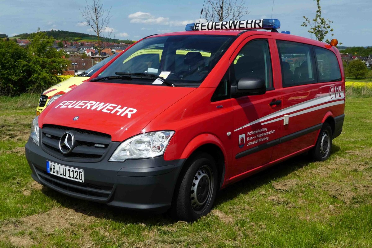 =MB Viano der Feuerwehr WITTENBERG,  gesehen auf dem Parkplatz der RettMobil 2017 in Fulda - Mai 2017