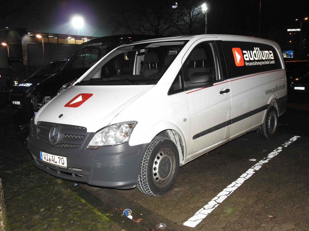 MB Viano der Firma  audiluma , gesehen an der Brita-Arena in Wiesbaden im Dezember 2015