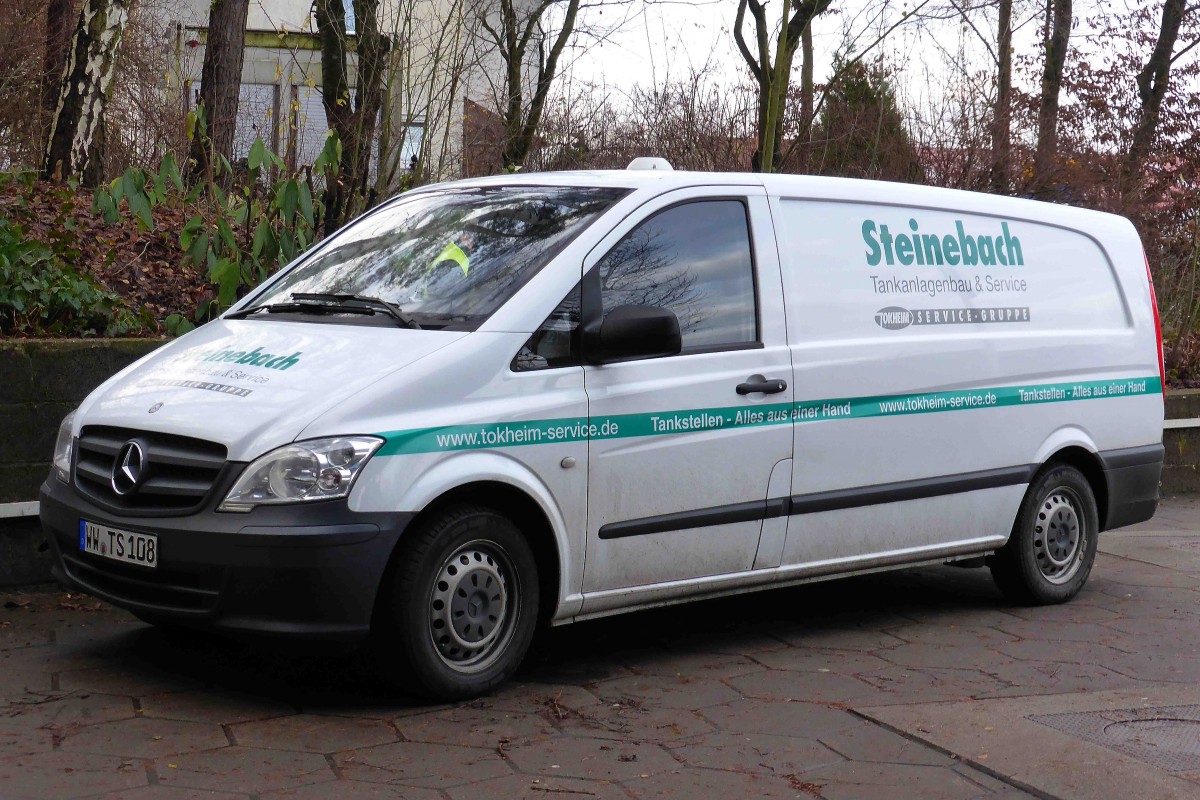 MB Viano der Firma  Steinebach , abgestellt an einer Tankstelle in 36088 H�nfeld, Dezember 2014