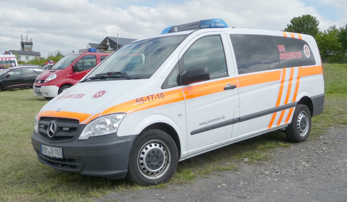 =MB Viano der JOHANNITER, steht auf dem Besucherparkplatz der Rettmobil 2019 in Fulda, 05-2019