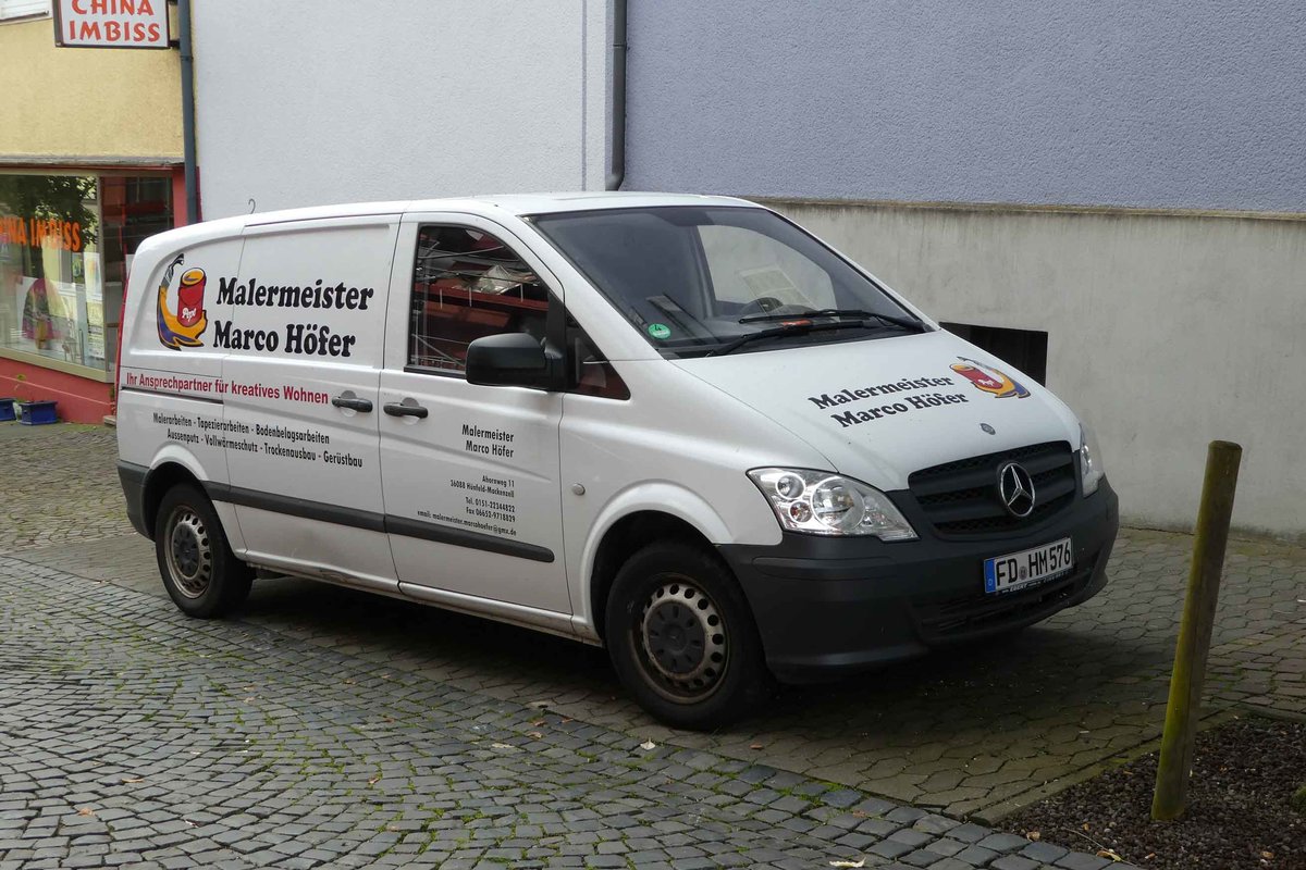 MB Viano vom Malerbetrieb  H�FER, gesehen in H�nfeld im Juni 2016