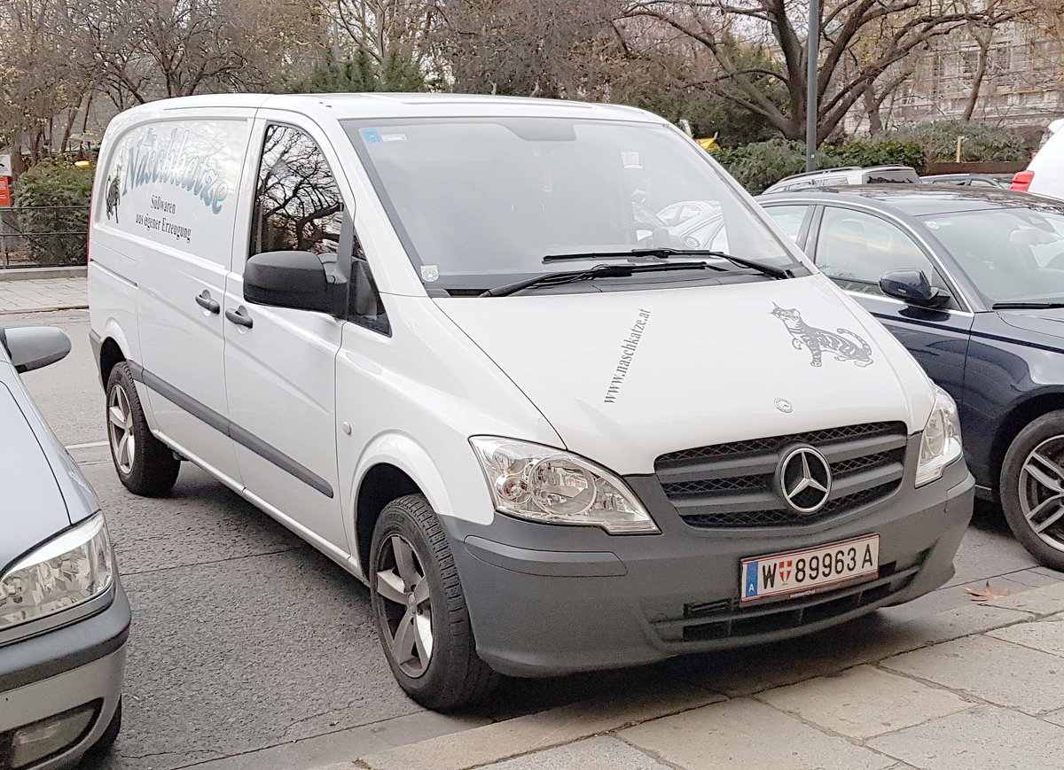 =MB Viano der  NASCHKATZE  steht in Wien in der N�he des Weihnachtsmarktes, 11-2019