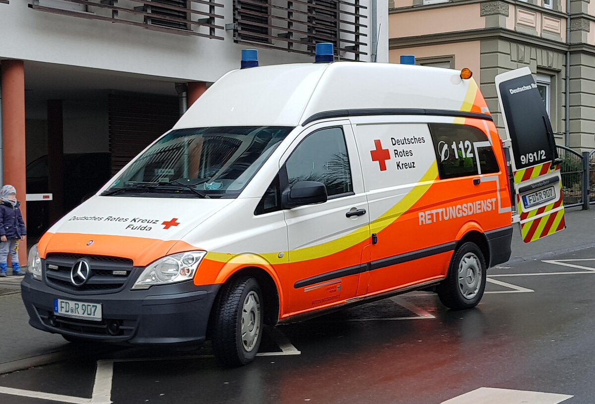 =MB Viano Rettungsdienstfahrzeug des DRK unterwegs in Fulda im Dezember 2021