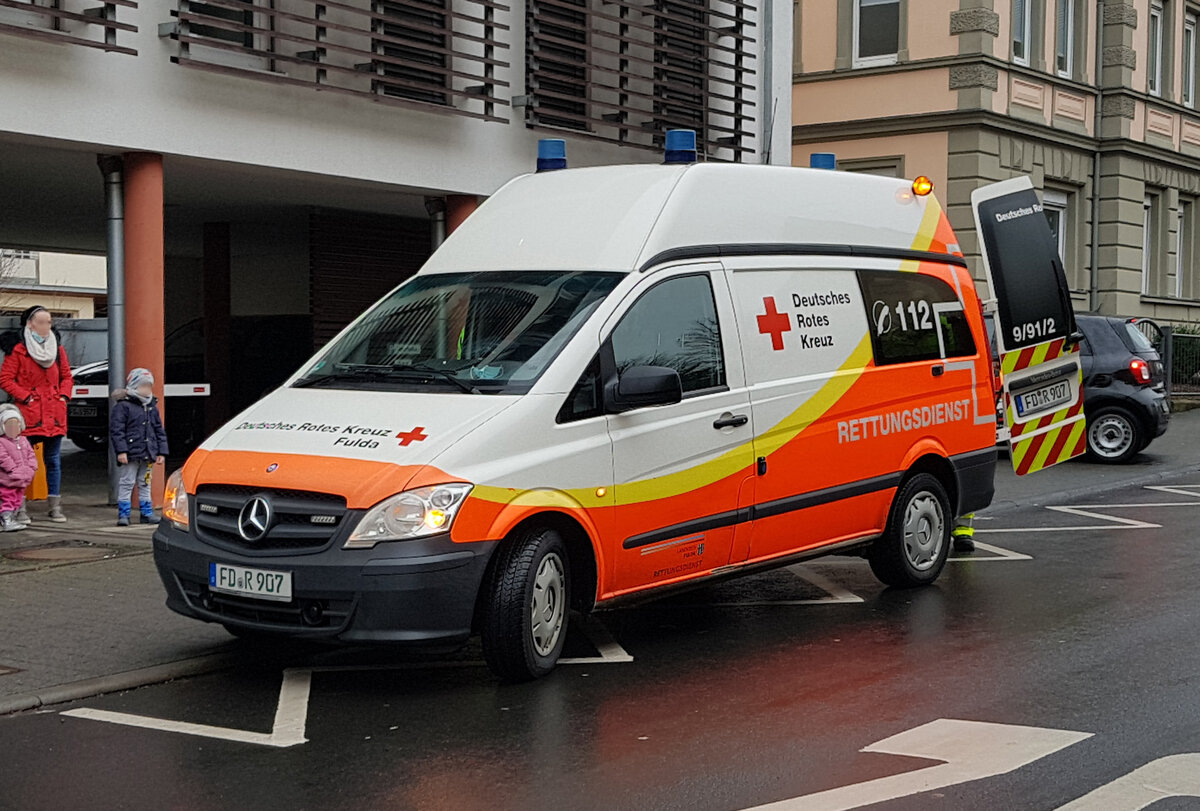 =MB Viano Rettungsdienstfahrzeug des DRK unterwegs in Fulda im Dezember 2021