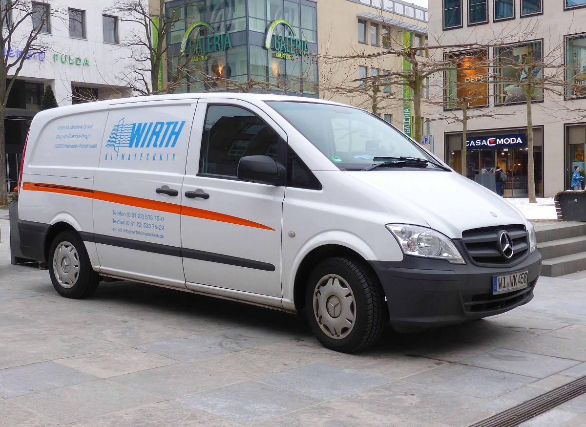 MB Viano von  Wirth Klimatechnik  steht auf dem Uniplatz in Fulda, Januar 2015