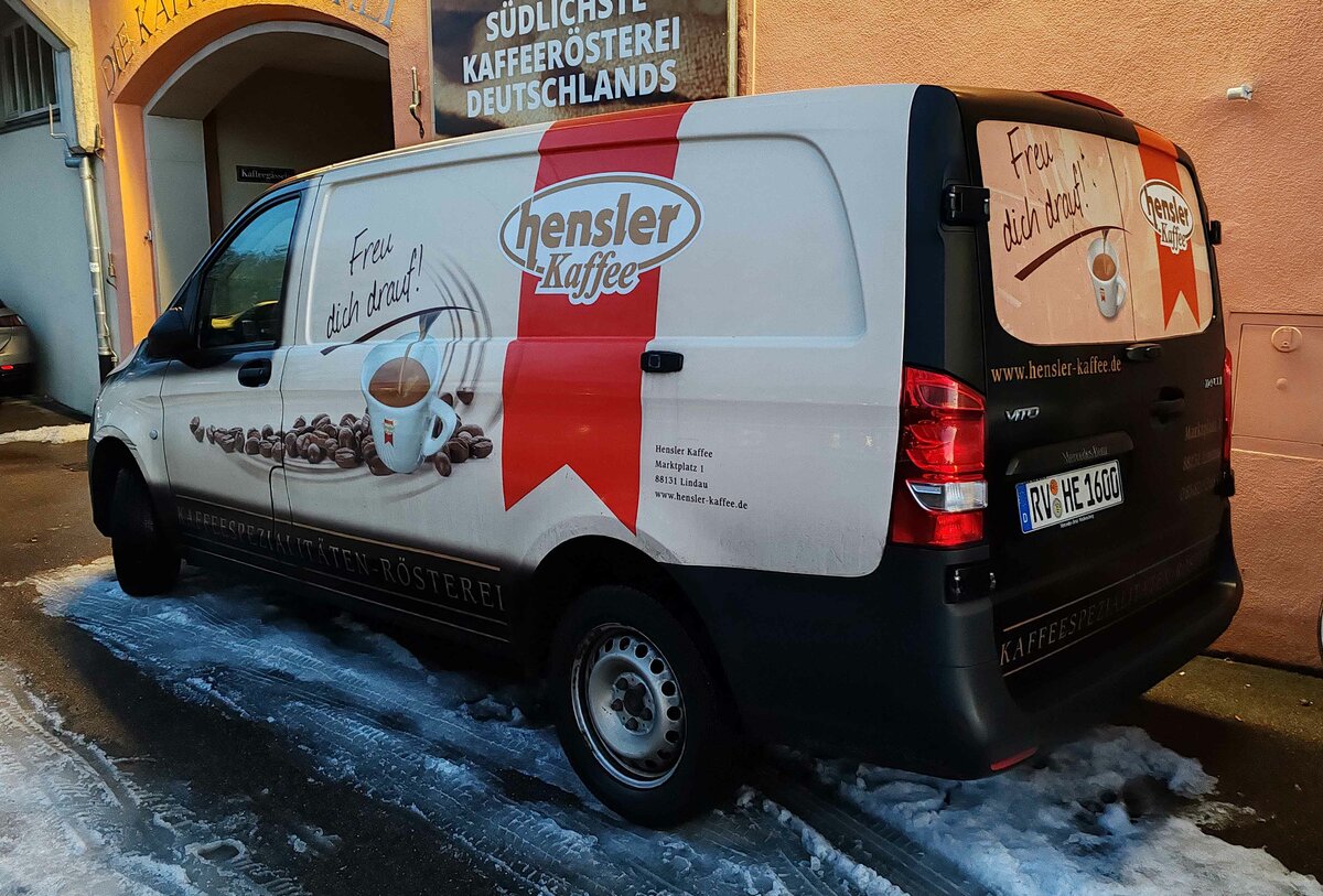 =MB Vito der Kaffeerösterei HENSLER steht im Dezember 2023 in Lindau-Insel
