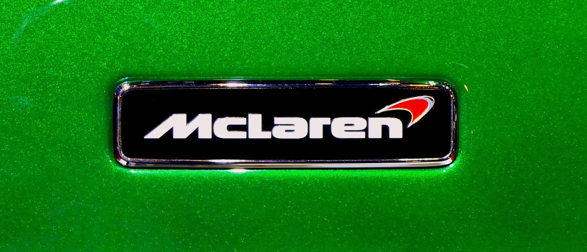 McLaren Automotive Ltd., Logo am Sportwagen der britischen Autofirma, gegrndet 1989, Mai 2017