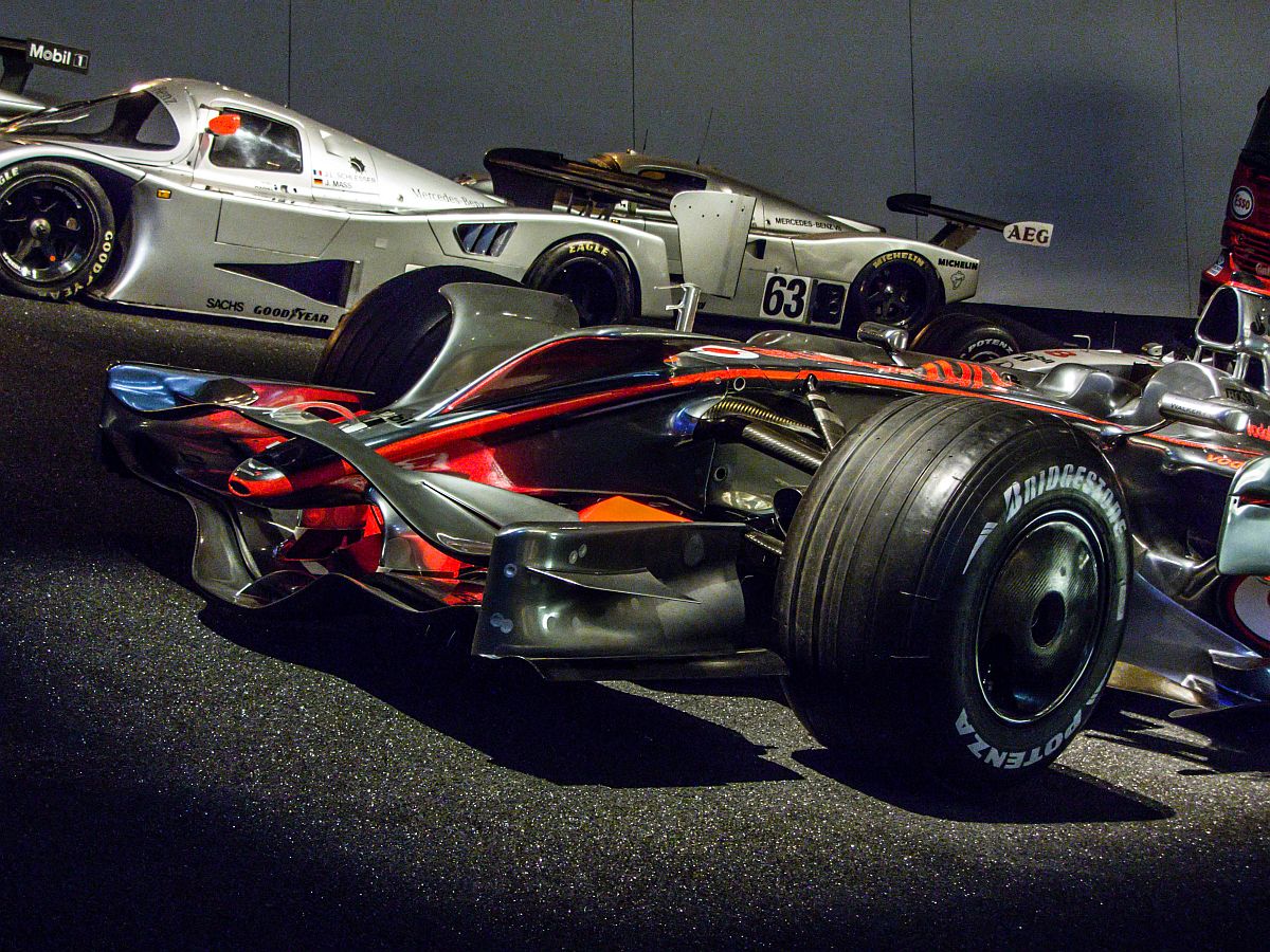McLaren-Mercedes MP4-23 (Detailaufnahme), Weltmeisterwagen von Hamilton, 2008. Mercedes-Benz Museum am 30.11.2013.