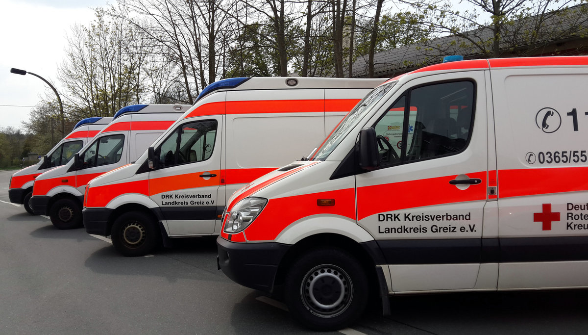Mehrere Rettungswagen RTW der DRK Zeulenroda. Foto 01.05.2016 