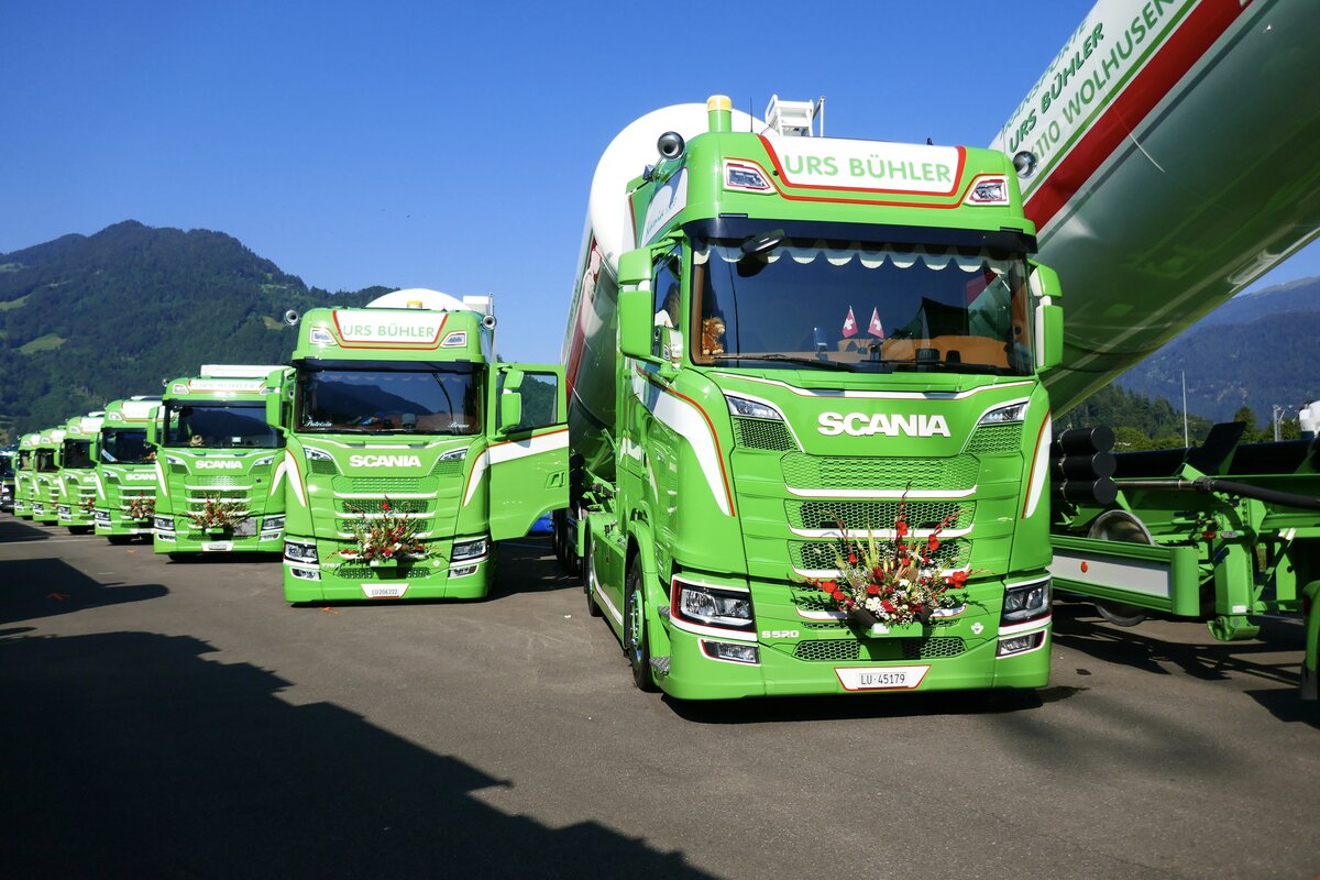Mehrere Scanias von Urs B�hler am 27.6.26 beim Trucker Festival Interlaken.