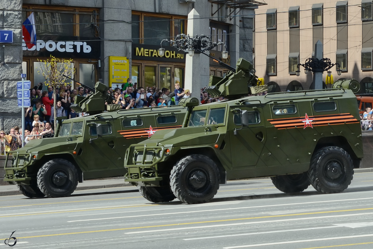 Mehrzweckgeländewagen GAZ-2975  Tigr  während der Generalprobe am 7.5.2016 für die Parade zum 71. Jahrestag des Siegs über Nazi-Deutschland im Zweiten Weltkrieg in Moskau.