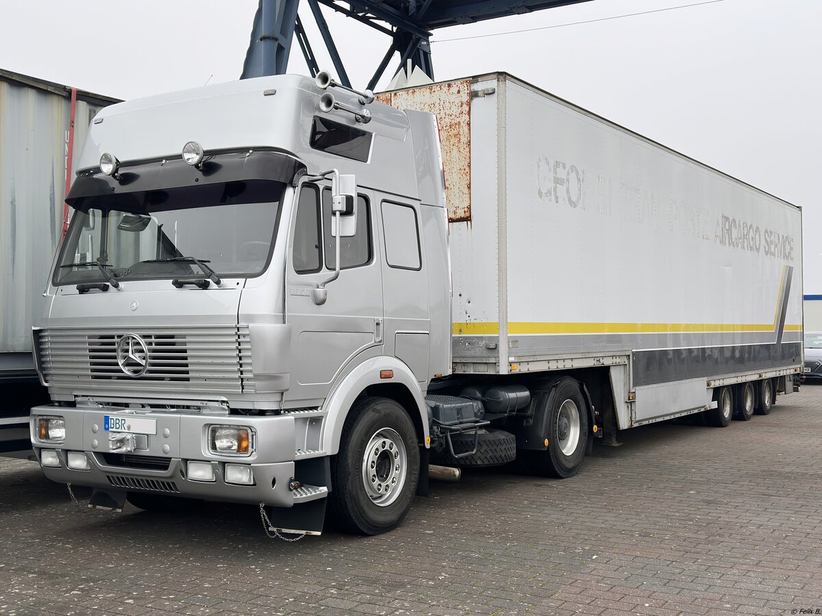Mercedes 1850 Sattelzug im Stadthafen Rostock am 21.12.2025