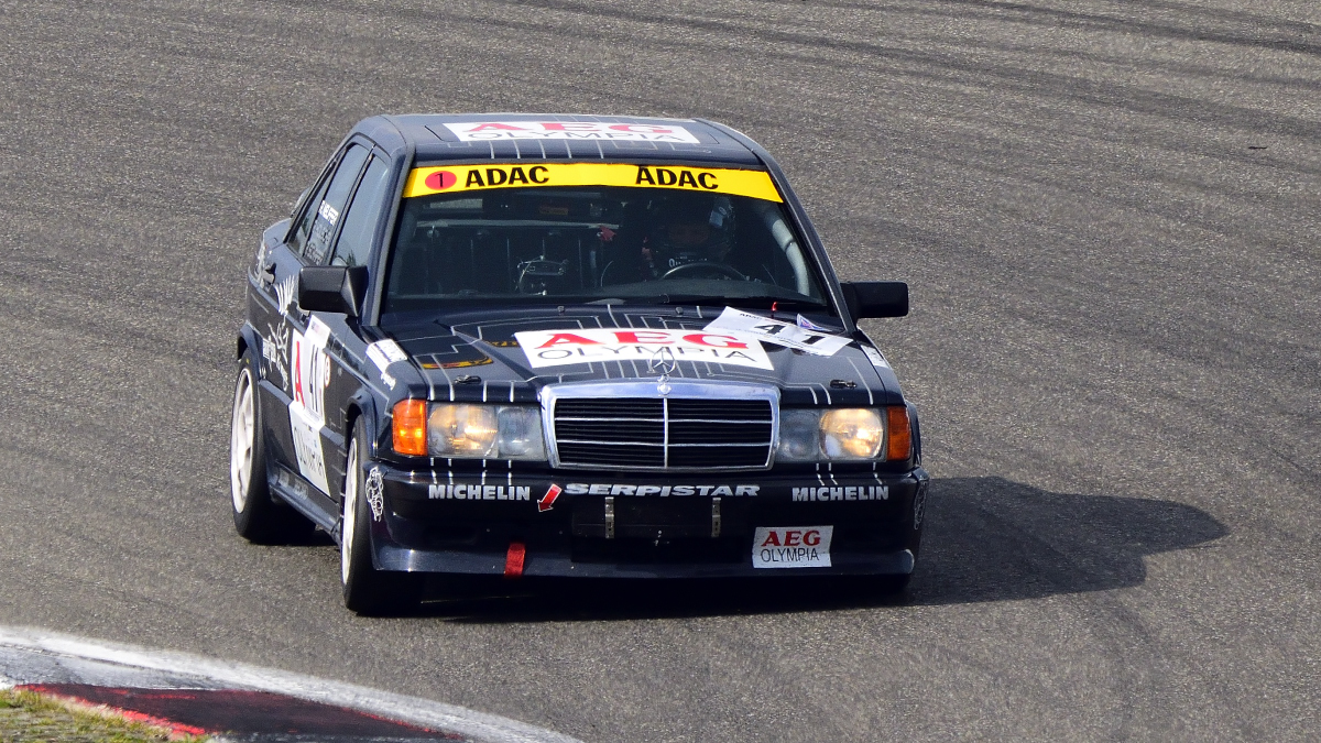 Mercedes 190 E 2.3 16V , Fahrer: Schäfer Roland, Neuffer Reiner und Hölscher Roland, alle DEU , beide DEU , beim ADAC 1000 Km Classic am 17.9.2021 auf dem Nürburgring