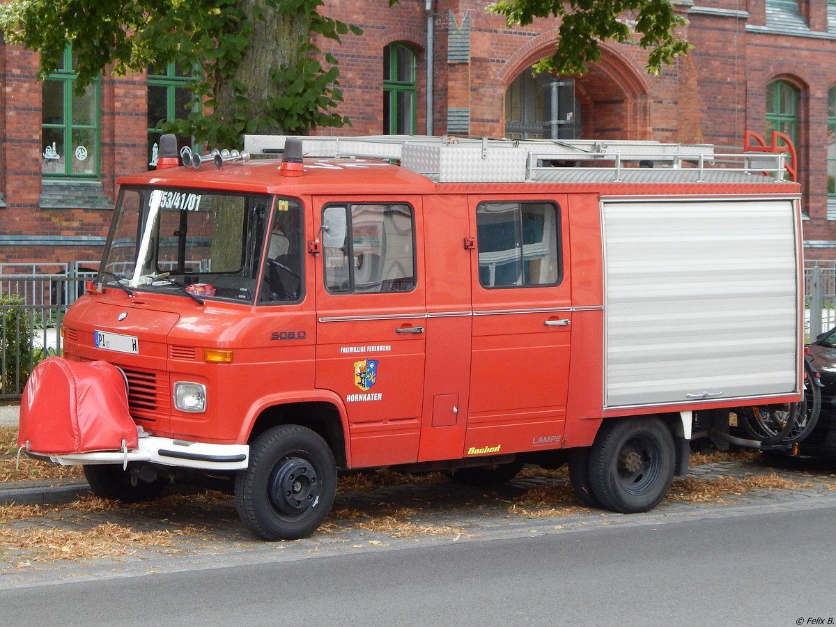 Mercedes 508 D der Feuerwehr, bzw. war in seinem früheren Leben bei der Feuerwehr, stand in Stralsund am 22.07.2018