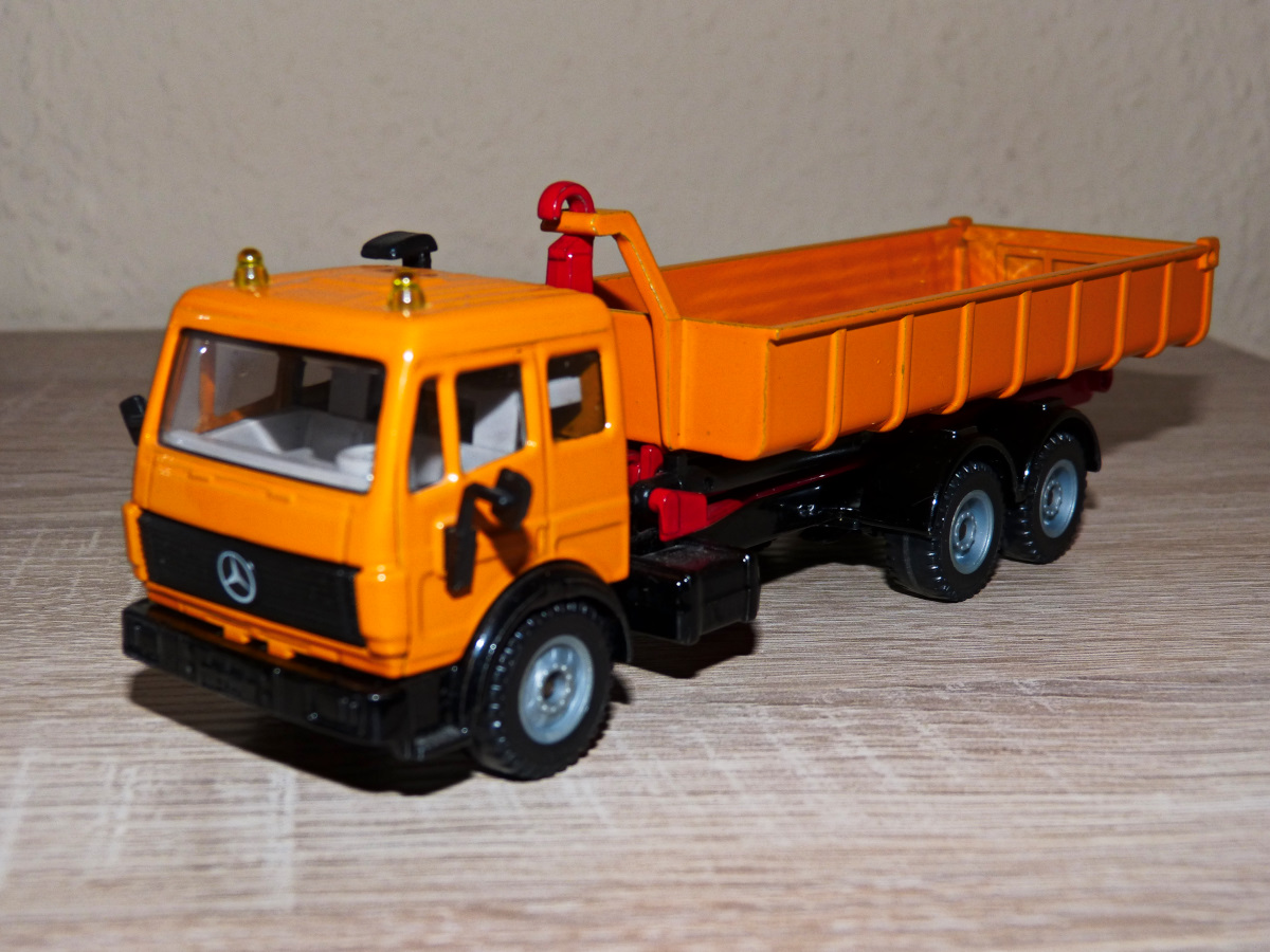 Mercedes Abrollcontainer. SIKU Anfang/Mitte 90er Jahre. Eigene Sammlung 18.04.2015