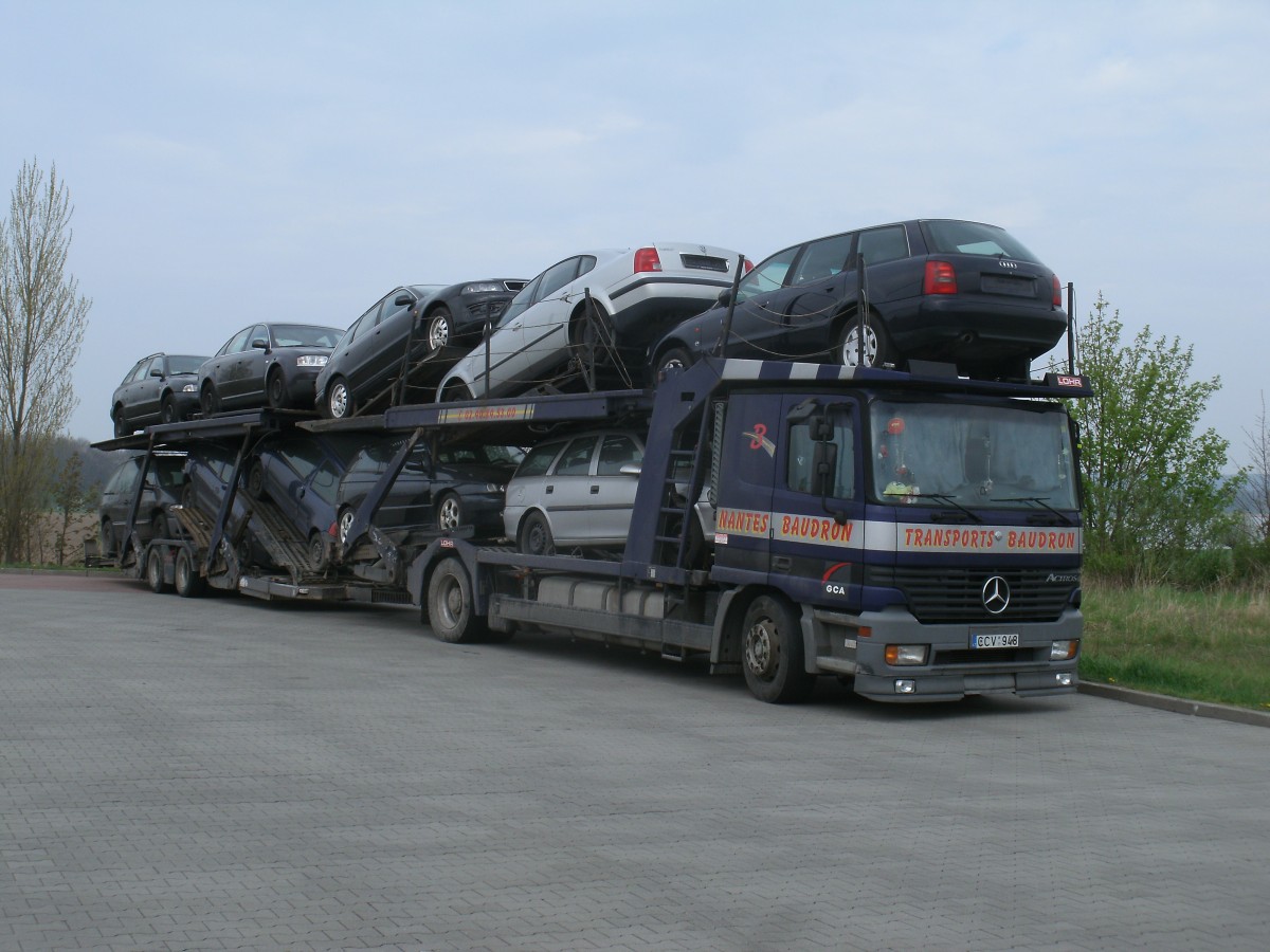 Mercedes Autotransporter aus Litauen,am 08.Mai 2013,in Mukran.