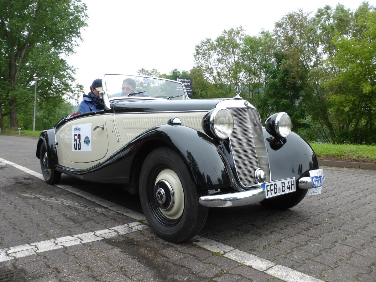 Mercedes-Benz 170 V Roadster (Baujahr 1937) bei der Internationalen Saar-Lor-Lux Classique. Start zum zweiten Tag am 28.05.2016 in Trier.