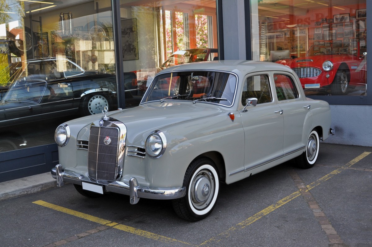 Mercedes Benz 180 aus den 50er Jahren. Die Aufnahme stammt vom 07.05.2015.