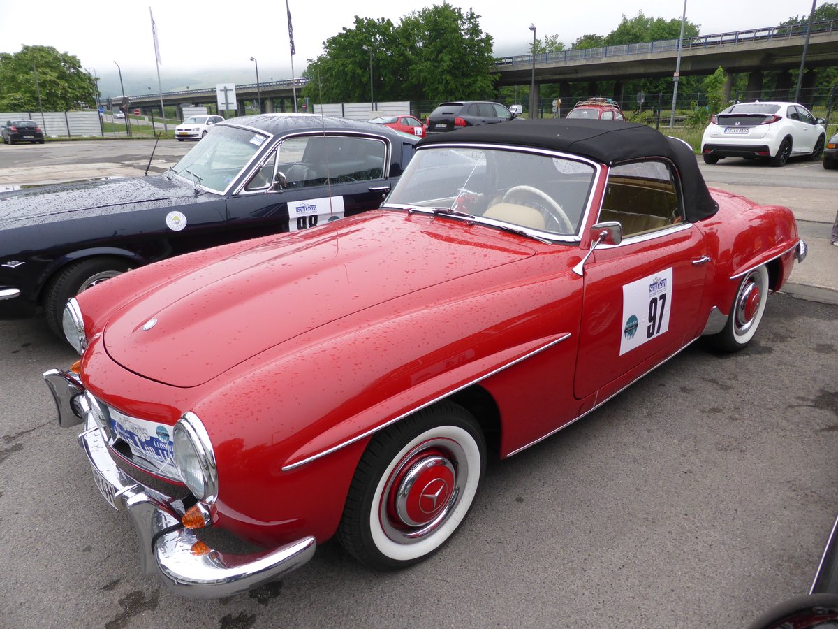 Mercedes-Benz 190 (Baujahr 1956) SL bei der Internationalen Saar-Lor-Lux Classique. Start zum zweiten Tag am 28.05.2016 in Trier.